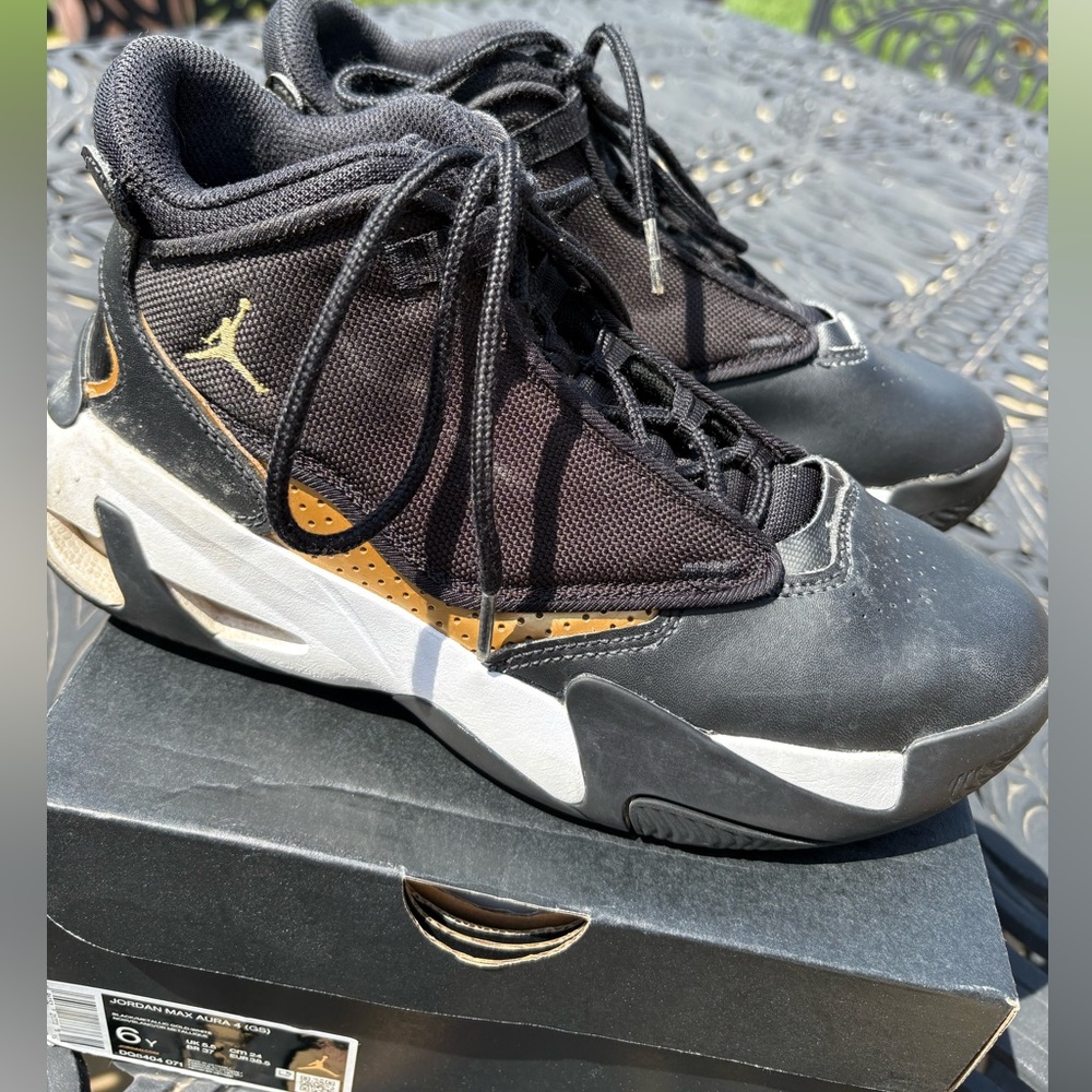 Nike Jordan Max Aura 4 (youth 6)